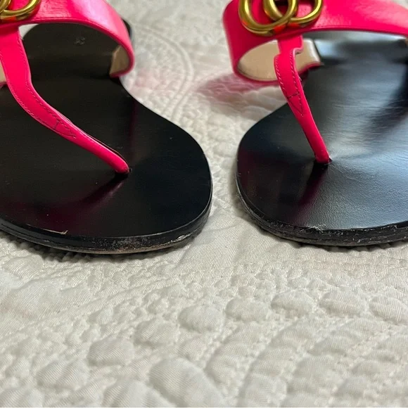 GUCCI Marmont Double GG Hot Pink T Strap Flat Sandal Black Leather Size 40.5